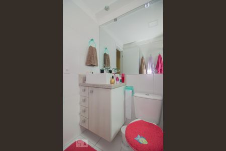 Banheiro de apartamento para alugar com 2 quartos, 48m² em Jardim Rossi, Guarulhos