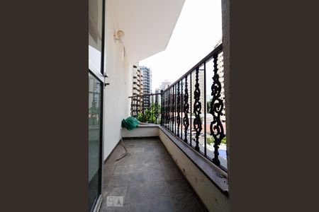 Sacada de apartamento à venda com 1 quarto, 50m² em Cambuí, Campinas