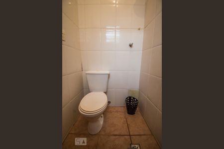 Casa para alugar com 190m², 4 quartos e 2 vagas Casa para alugar com 190m², 4 quartos e 2 vagasBanheiro de Serviço