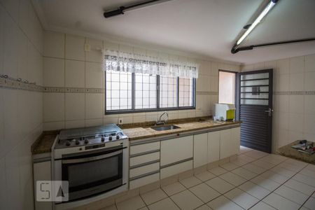 Casa para alugar com 190m², 4 quartos e 2 vagas Casa para alugar com 190m², 4 quartos e 2 vagasCozinha