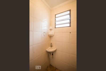 Casa para alugar com 190m², 4 quartos e 2 vagas Casa para alugar com 190m², 4 quartos e 2 vagasBanheiro de Serviço