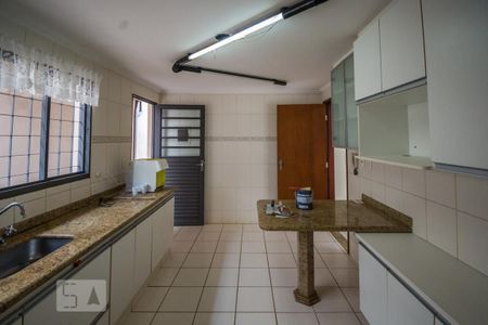 Casa para alugar com 190m², 4 quartos e 2 vagas Casa para alugar com 190m², 4 quartos e 2 vagasCozinha