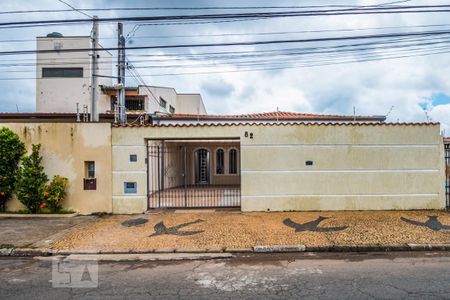 Casa para alugar com 190m², 4 quartos e 2 vagas Casa para alugar com 190m², 4 quartos e 2 vagasFachada
