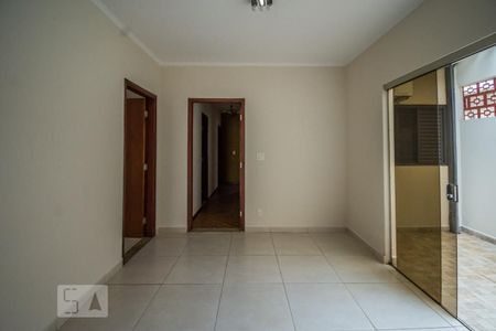 Casa para alugar com 190m², 4 quartos e 2 vagas Casa para alugar com 190m², 4 quartos e 2 vagasCopa