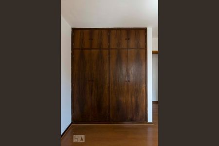 Apartamento à venda com 85m², 3 quartos e 2 vagasQuarto 2 (Armários)