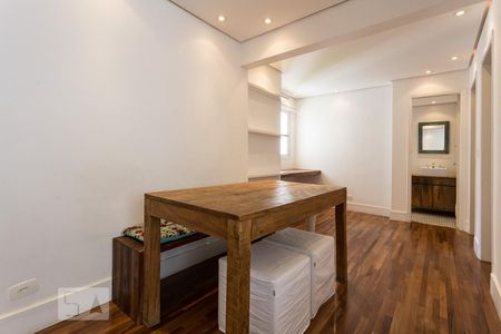 Sala de apartamento para alugar com 2 quartos, 70m² em Indianópolis, São Paulo