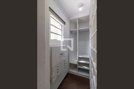 Apartamento à venda com 140m², 3 quartos e 1 vaga Apartamento à venda com 140m², 3 quartos e 1 vagaCloset da Suíte