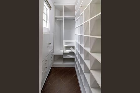 Apartamento à venda com 140m², 3 quartos e 1 vaga Apartamento à venda com 140m², 3 quartos e 1 vagaCloset da Suíte