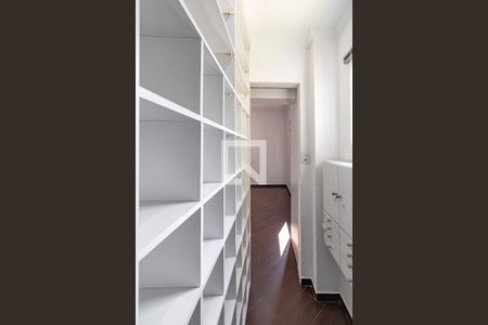 Apartamento à venda com 140m², 3 quartos e 1 vaga Apartamento à venda com 140m², 3 quartos e 1 vagaCloset da Suíte