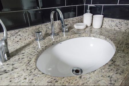 Apartamento para alugar com 100m², 2 quartos e 2 vagas Apartamento para alugar com 100m², 2 quartos e 2 vagasBanheiro da suite