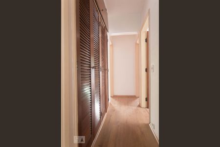 Corredor de apartamento à venda com 3 quartos, 138m² em Jardim Paulista, São Paulo