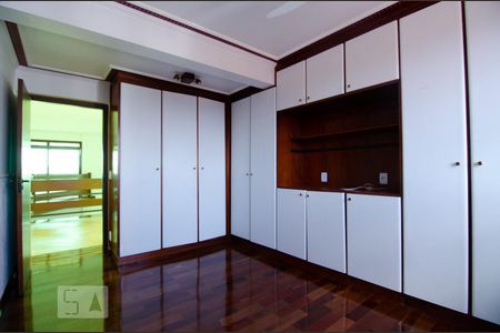 Apartamento à venda com 296m², 4 quartos e 2 vagasSuíte - andar superior