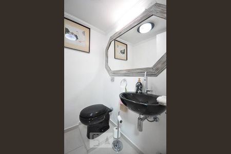 lavabo de apartamento para alugar com 3 quartos, 211m² em Vila Suzana, São Paulo