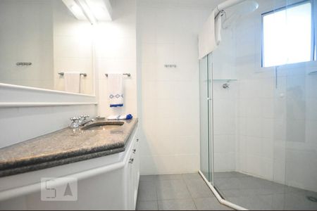 banheiro suíte 1 de apartamento para alugar com 3 quartos, 211m² em Vila Suzana, São Paulo