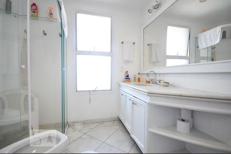 banheiro suíte 2 de apartamento para alugar com 3 quartos, 211m² em Vila Suzana, São Paulo