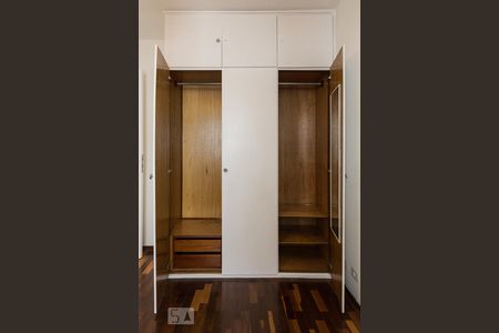 Quarto 1 de apartamento para alugar com 2 quartos, 68m² em Vila Olímpia, São Paulo