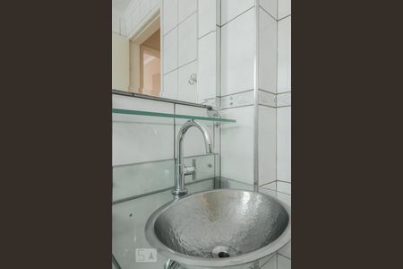 Banheiro de apartamento à venda com 2 quartos, 74m² em Vila Leonor, Guarulhos