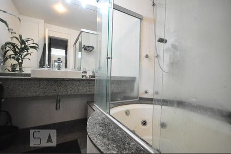 banheiro suíte de apartamento para alugar com 1 quarto, 80m² em Vila Suzana, São Paulo