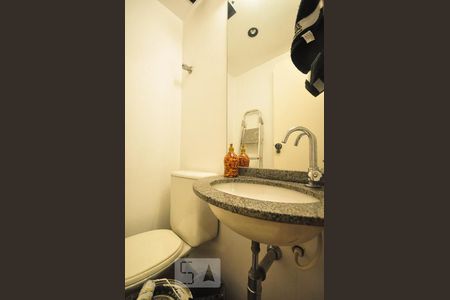 lavabo de apartamento para alugar com 1 quarto, 80m² em Vila Suzana, São Paulo