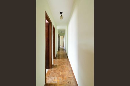 Casa para alugar com 216m², 3 quartos e 3 vagas Casa para alugar com 216m², 3 quartos e 3 vagasCorredor