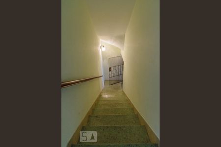 Casa para alugar com 216m², 3 quartos e 3 vagas Casa para alugar com 216m², 3 quartos e 3 vagasEscada