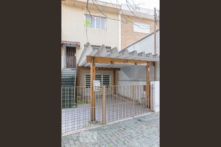 Casa para alugar com 216m², 3 quartos e 3 vagas Casa para alugar com 216m², 3 quartos e 3 vagasFachada