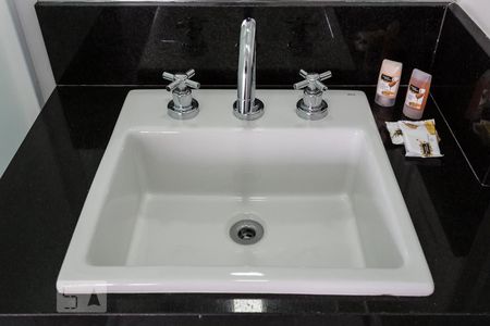 Studio para alugar com 25m², 1 quarto e 1 vaga Studio para alugar com 25m², 1 quarto e 1 vagaBanheiro