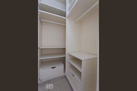 Apartamento à venda com 130m², 2 quartos e 1 vagaCloset