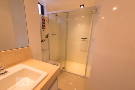 Banheiro de apartamento para alugar com 1 quarto, 45m² em Jardim Paulista, São Paulo