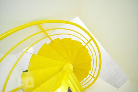 Apartamento para alugar com 120m², 2 quartos e 2 vagasescada