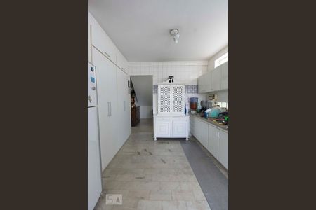 Casa à venda com 280m², 4 quartos e 2 vagasCozinha (térreo)