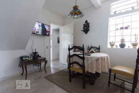 Casa à venda com 280m², 4 quartos e 2 vagasCopa (térreo)