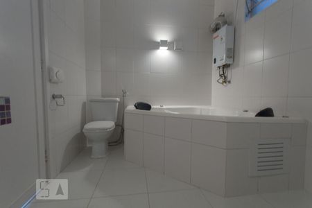 Banheiro de apartamento para alugar com 3 quartos, 190m² em Cerqueira César, São Paulo