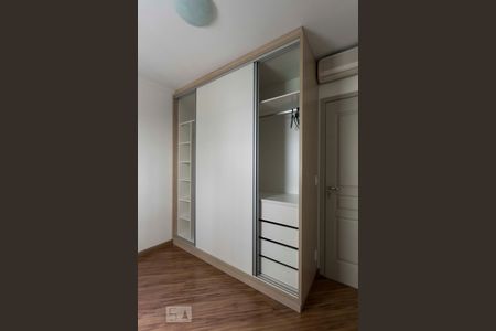 Apartamento para alugar com 69m², 3 quartos e 1 vagaQuarto 2 (Armários)