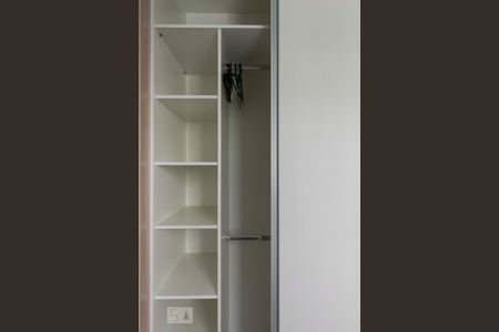 Apartamento para alugar com 69m², 3 quartos e 1 vagaQuarto 2 (Armários)