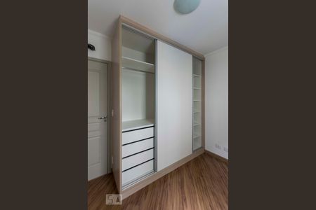 Apartamento para alugar com 69m², 3 quartos e 1 vagaQuarto 1 (Armários)