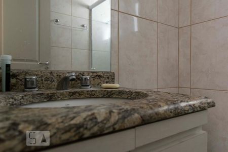 Banheiro social (Torneira) de apartamento para alugar com 3 quartos, 69m² em Vila Vera, São Paulo