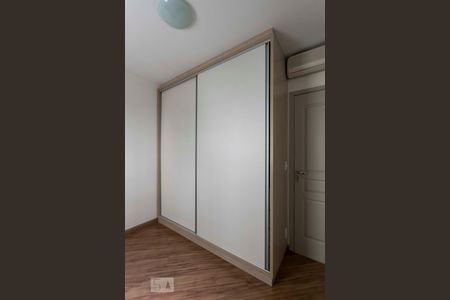 Apartamento para alugar com 69m², 3 quartos e 1 vagaQuarto 2 (Armários)