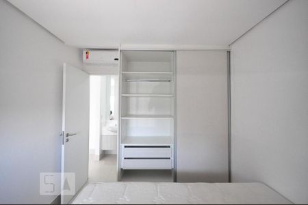 armário do quarto  de apartamento para alugar com 1 quarto, 47m² em Vila Andrade, São Paulo