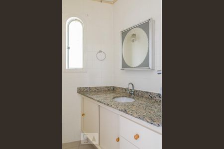 Banheiro de Serviço de apartamento para alugar com 2 quartos, 96m² em Vila Bastos, Santo André