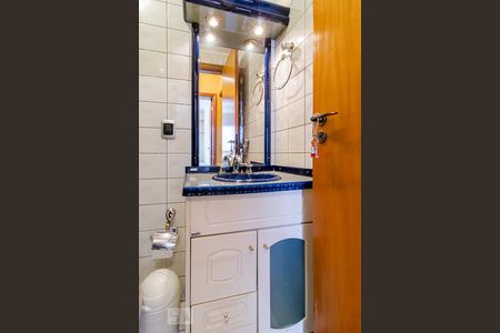 Apartamento à venda com 53m², 2 quartos e 1 vaga Apartamento à venda com 53m², 2 quartos e 1 vagaBanheiro