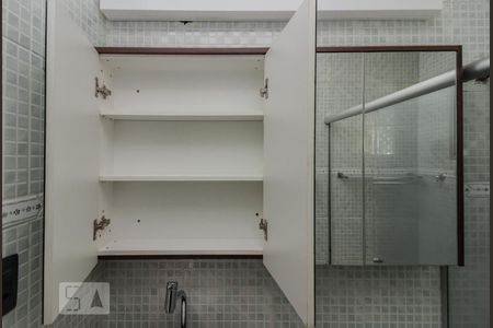 Banheiro de apartamento à venda com 1 quarto, 52m² em Vila Camargos, Guarulhos
