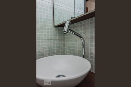 Banheiro de apartamento à venda com 1 quarto, 52m² em Vila Camargos, Guarulhos