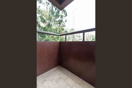 Sacada das suítes de apartamento para alugar com 2 quartos, 98m² em Jardim Londrina, São Paulo