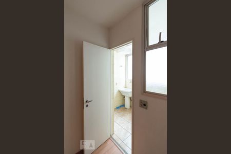 Apartamento à venda com 111m², 3 quartos e 2 vagas Apartamento à venda com 111m², 3 quartos e 2 vagasQuarto Serviço