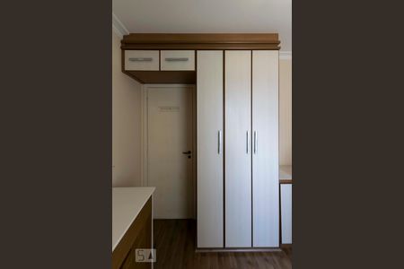 Apartamento para alugar com 62m², 2 quartos e 2 vagasQuarto 1 (Armários)