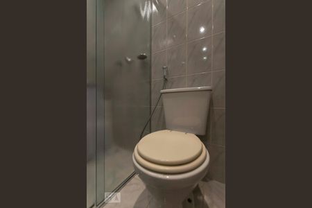 Banheiro social de apartamento para alugar com 2 quartos, 62m² em Vila Gumercindo, São Paulo