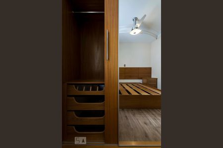 Apartamento para alugar com 62m², 2 quartos e 2 vagasQuarto 2 - Suíte (Armários)