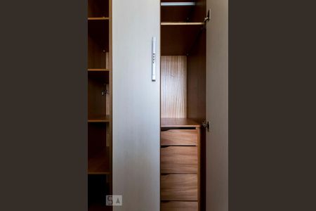 Apartamento para alugar com 62m², 2 quartos e 2 vagasQuarto 1 (Armários)