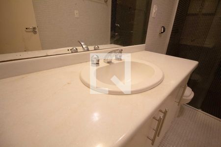 Apartamento à venda com 97m², 2 quartos e 1 vagaBanheiro da Suíte 1